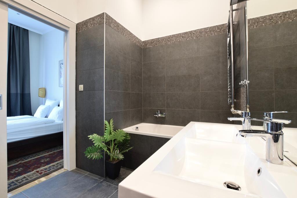 Luxury Apartment By Hi5 - Kiraly Street Suite Budapest Exterior photo